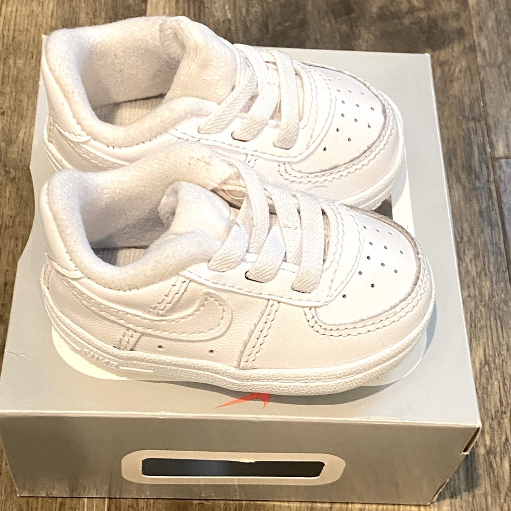 Nike Air Force 1 crib baby bootie size 2C color white. Worn once.